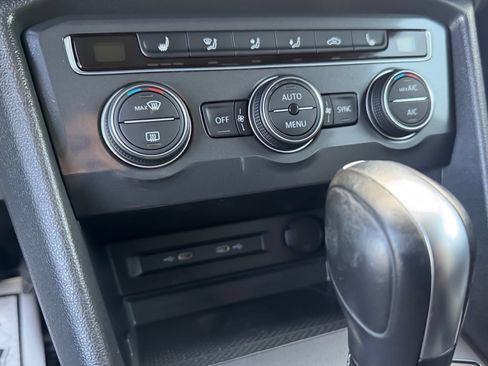 Used 2021 Volkswagen Tiguan SE w/ Panoramic Sunroof Package AWD/4WD image 28