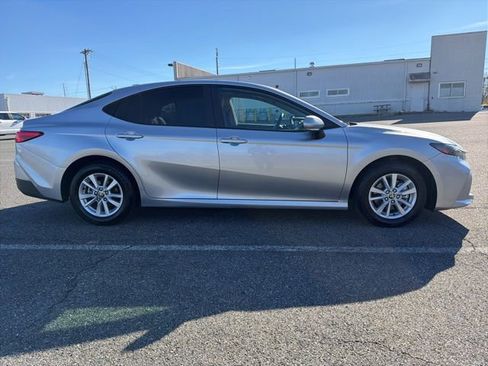 Used 2025 Toyota Camry LE image 10