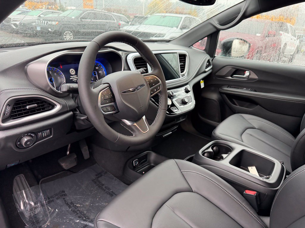 New 2026 Chrysler Pacifica Select FWD image 17