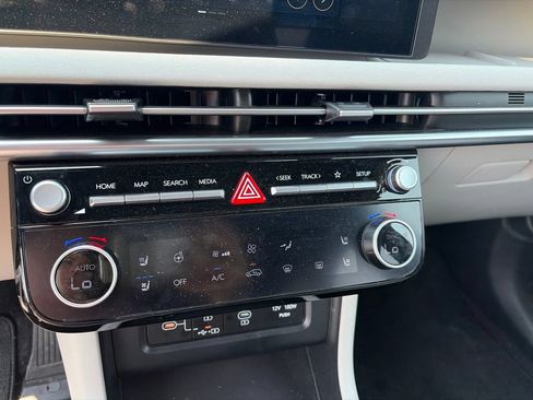 Used 2025 Hyundai Tucson Limited AWD/4WD image 19