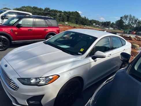 Certified 2019 Ford Fusion SE w/ Equipment Group 151A FWD image 4