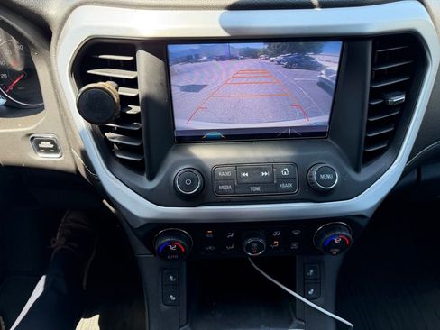 Used 2017 GMC Acadia SLT image 11