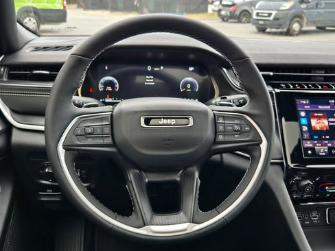 New 2025 Jeep Grand Cherokee image 14