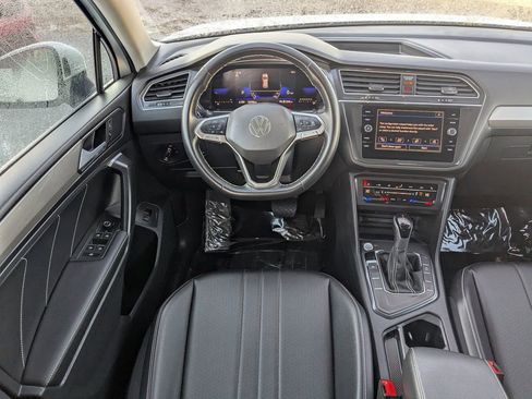 Used 2024 Volkswagen Tiguan SE image 15