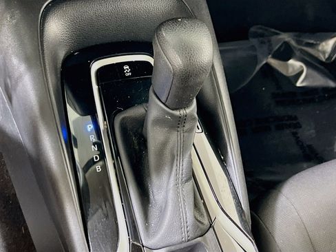 Used 2020 Toyota Corolla LE FWD image 16