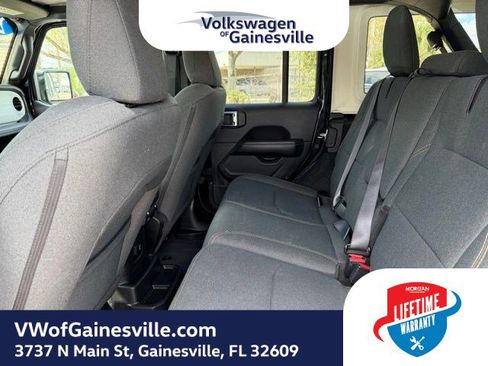 Used 2025 Jeep Wrangler Sahara image 11