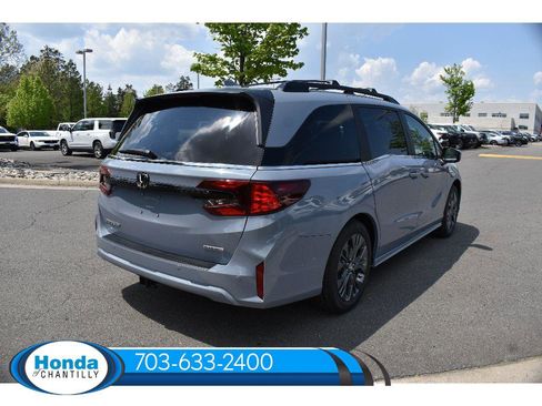 New 2026 Honda Odyssey Touring image 7