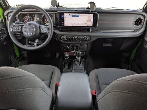 Used 2025 Jeep Wrangler Unlimited Rubicon w/ Convenience Group AWD/4WD image 25