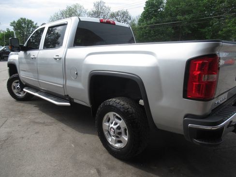 Used 2017 GMC Sierra 2500 SLE w/ Suspension Package, Off-Road AWD/4WD image 13