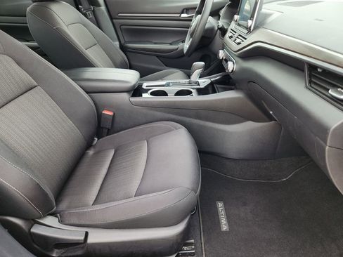 Used 2024 Nissan Altima 2.5 SV FWD image 19