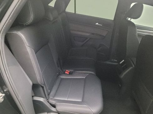 Used 2021 Volkswagen Atlas Cross Sport SE w/ Panoramic Sunroof Package FWD image 19