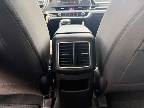 Used 2025 Kia Sportage LX image 22