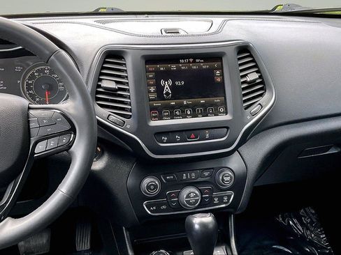 Used 2023 Jeep Cherokee Altitude Lux AWD/4WD image 7