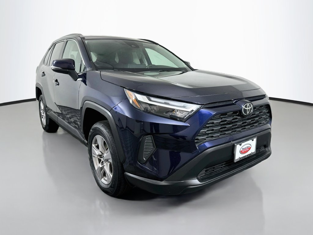 Used 2025 Toyota RAV4 XLE FWD image 3