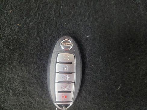 Used 2018 Nissan Rogue SL w/ Premium Package image 32