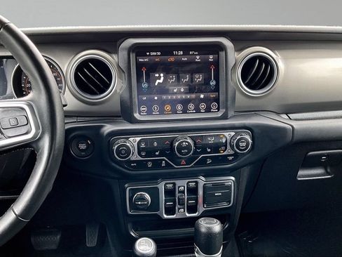 Used 2018 Jeep Wrangler Unlimited Sahara AWD/4WD image 24