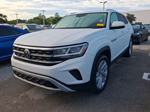Used 2022 Volkswagen Atlas Cross Sport SE w/ Panoramic Sunroof Package FWD image 3