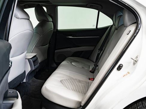 Used 2018 Toyota Camry SE image 41