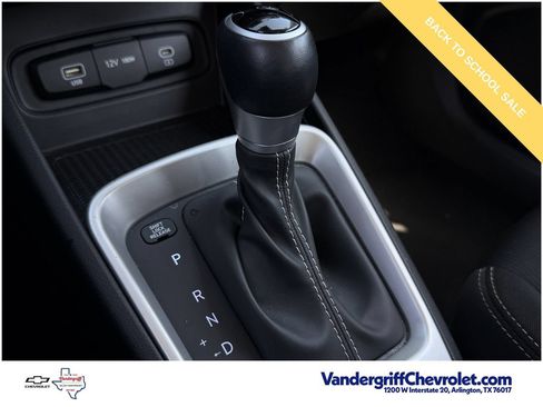 Used 2025 Hyundai Venue SEL FWD image 18