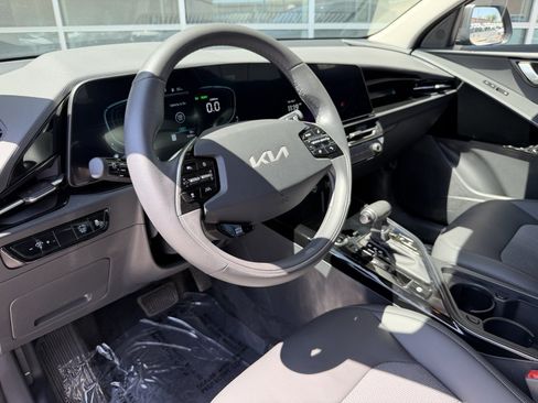 Used 2025 Kia Niro EX FWD image 31