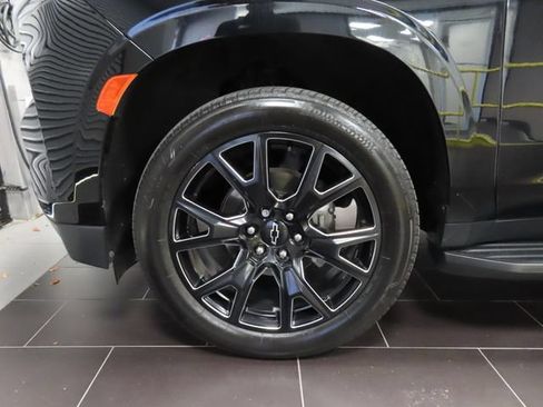 Used 2023 Chevrolet Suburban High Country RWD image 11