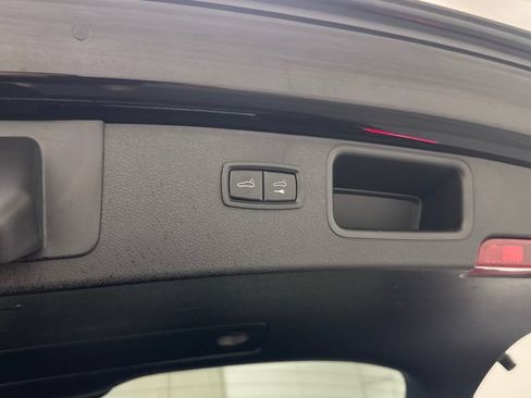 Used 2022 Porsche Macan AWD/4WD image 27