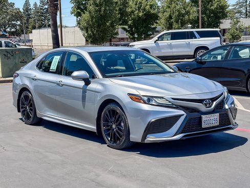 Used 2023 Toyota Camry XSE FWD image 5