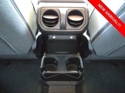 Used 2025 Jeep Gladiator Sport AWD/4WD image 11