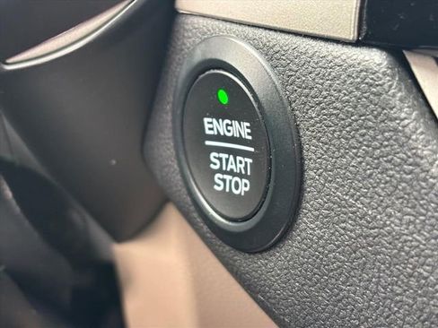 Used 2020 Ford Escape SE image 17