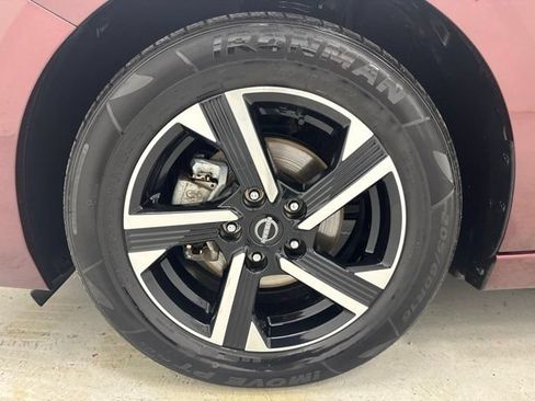 Used 2025 Nissan Sentra SV FWD image 34
