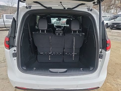 New 2026 Chrysler Pacifica Limited w/ Uconnect Theater Family Group image 8