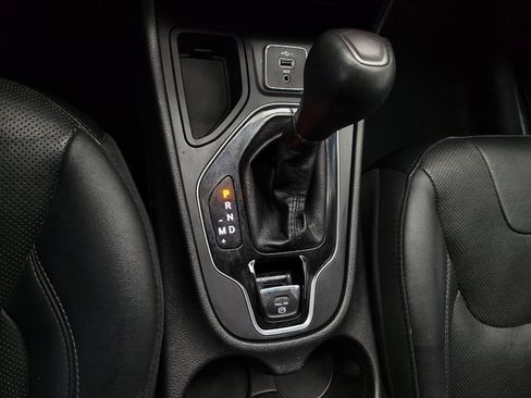 Used 2019 Jeep Cherokee Limited FWD image 26