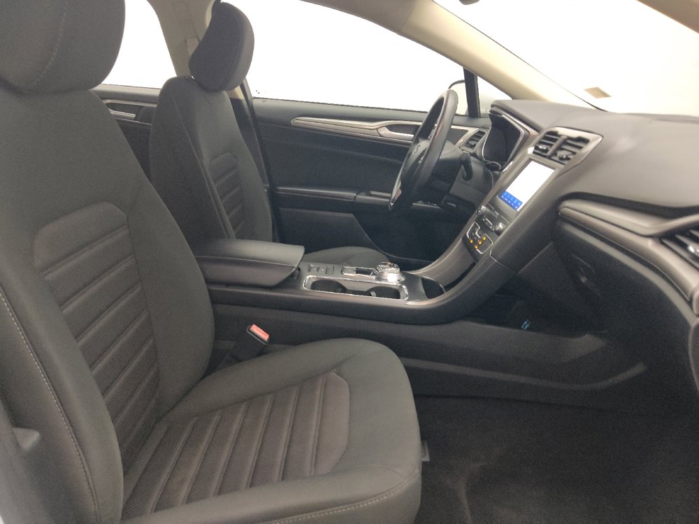 Used 2020 Ford Fusion SE FWD image 21