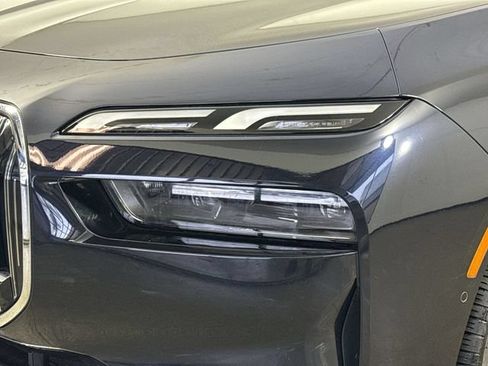 Used 2023 BMW i7 xDrive60 AWD/4WD image 27