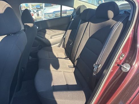 Used 2017 Kia Forte LX image 10