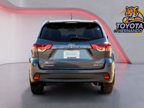 Used 2019 Toyota Highlander XLE image 6