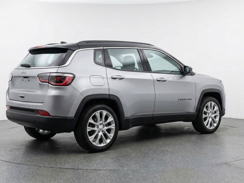 Used 2025 Jeep Compass Limited image 9