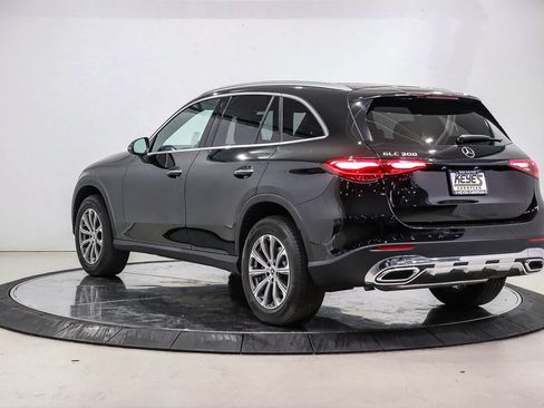 Certified 2024 Mercedes-Benz GLC 300 image 2