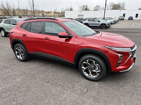 New 2026 Chevrolet Trax LT w/ Driver Confidence Package FWD image 8