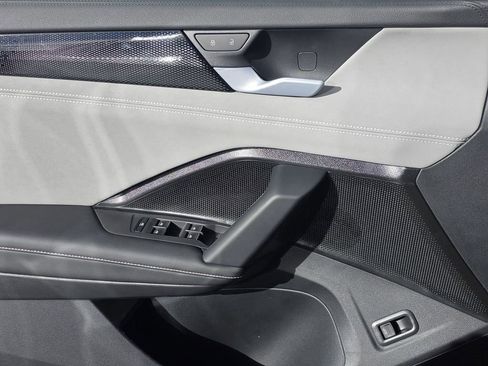 New 2026 Volkswagen Tiguan SE R-Line AWD/4WD image 4