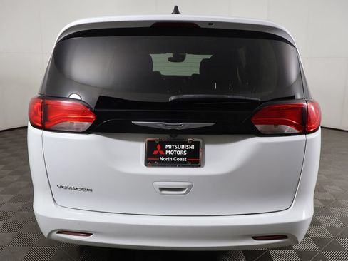 Used 2023 Chrysler Voyager LX FWD image 10
