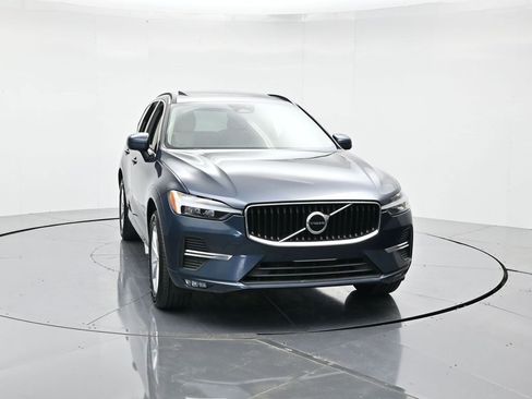 Used 2022 Volvo XC60 B5 Momentum image 5