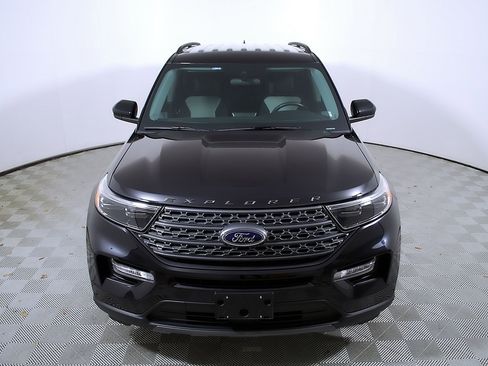 Used 2023 Ford Explorer XLT w/ Equipment Group 202A image 4