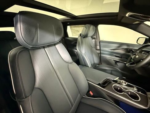 New 2025 Cadillac Lyriq Luxury w/ Nappa Leather Package RWD image 33