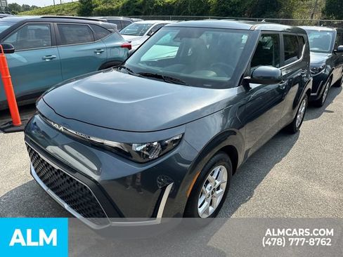 Used 2025 Kia Soul LX w/ LX Technology Package FWD image 11