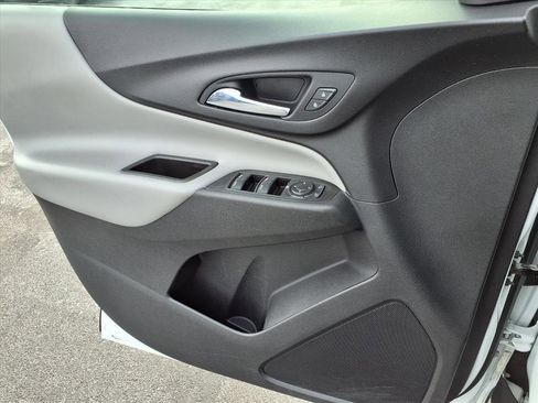 Used 2020 Chevrolet Equinox LS w/ LS Convenience Package image 18