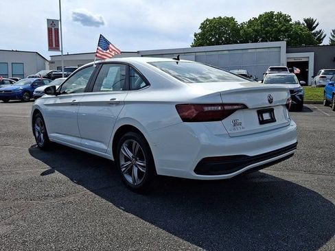 Used 2024 Volkswagen Jetta SE w/ Panoramic Sunroof Package FWD image 4