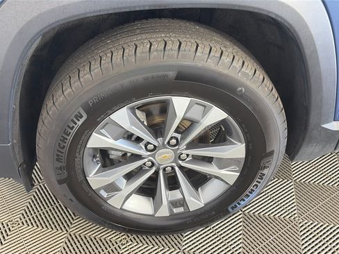 Used 2025 Chevrolet Equinox LT w/ Safety and Technology Package AWD/4WD image 13