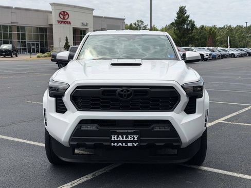 Certified 2025 Toyota Tacoma TRD Sport AWD/4WD image 25