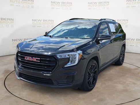 Used 2024 GMC Terrain SLE w/ Driver Convenience Package FWD image 1